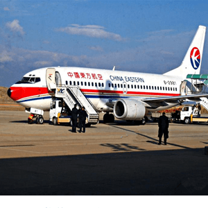 丽江三义航空货运航空快运业稳步发展的原因是什么？